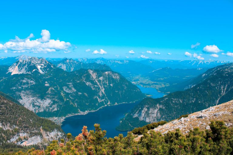 An adventure to mount Krippenstein to find the best views of lake Hallstatt